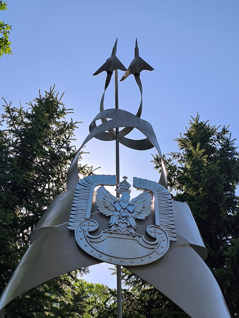 Fragment pomnika w Mińsku Mazowieckim.