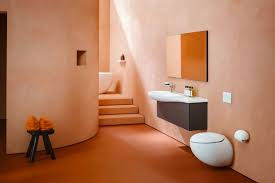 Arredo bagno moderno con lavabo sospeso e wc bianco.