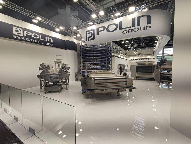 Allestimento Interpack Dusseldorf, stand luminoso con pedana