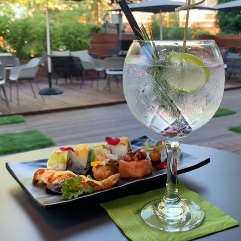 APERITIVO IN GIARDINO.jpg