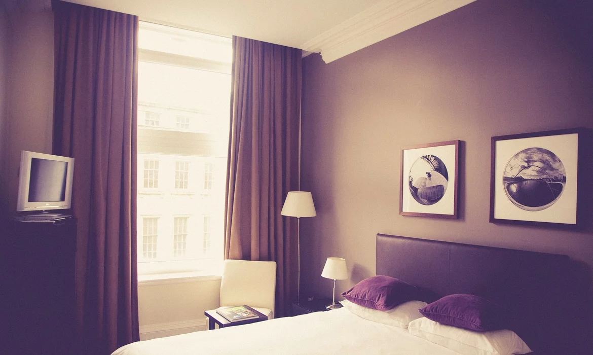 hotel-room-26195091920.webp