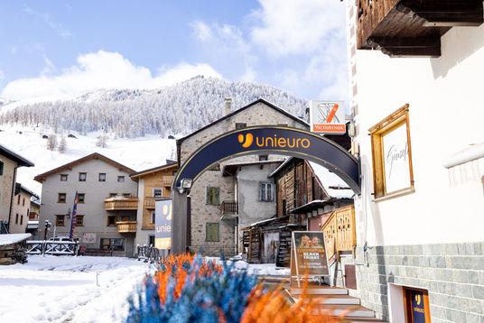 S. Confortola_UNNIEURO_Autunno22_01.jpg