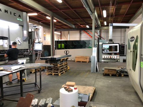 Officina R.M. – laser W-Fiber 15-30 4 kW, laser W-Fiber 15-30 6 kW e piegatrice Dinamica 30-160