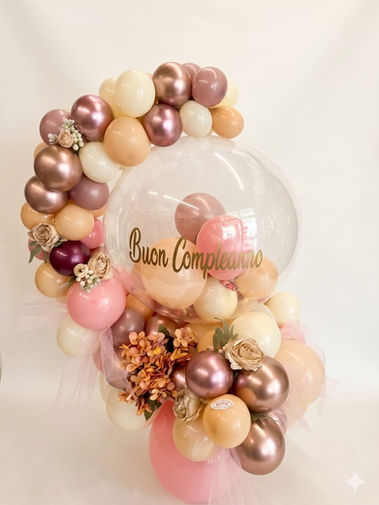 Composizione di palloncini rosa e oro con scritta Buon Compleanno.