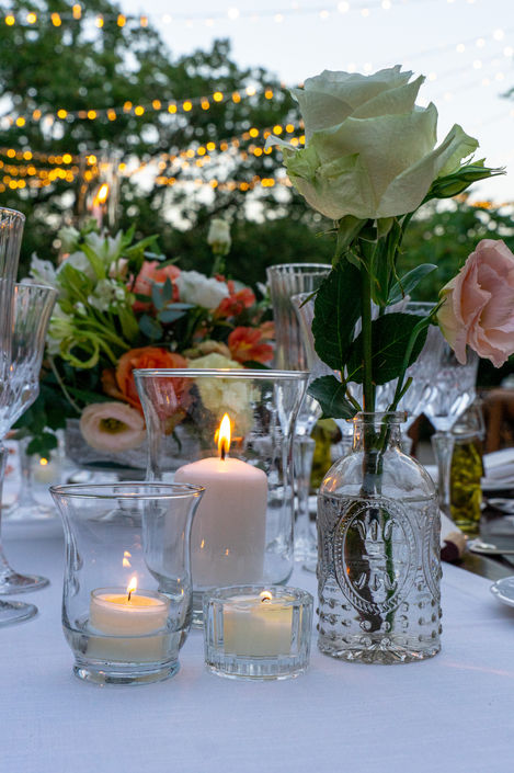 - Tavolo nuziale con allestimento floreale elegante – Castello di Montalto