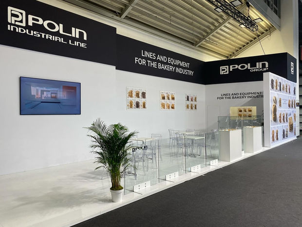 Allestimento area grande Iba, stand grafiche a tutta parete