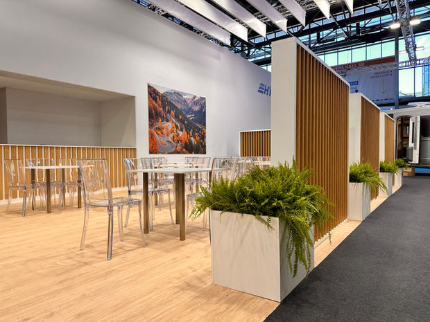 Allestimento Salon VDL Parigi con esposizione camper; stand con 