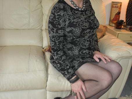 Double Member's update! New photoset added to the Naughty Zone - Plumbing Her Depths and a new erotic story added - Glamour by the Sea