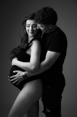 czarno białe zdjęcia ciążowa