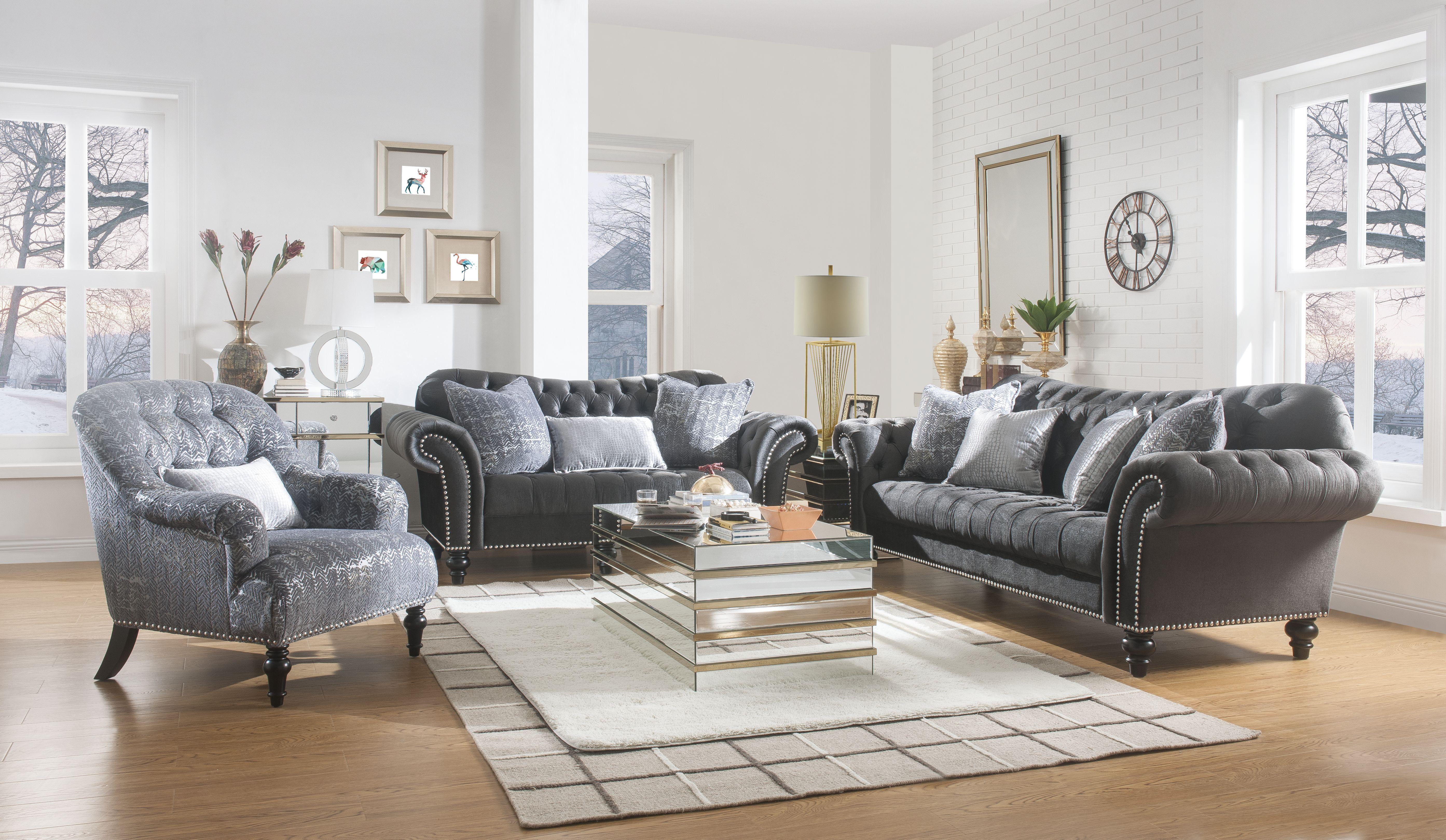 Sofa (w/4 Pillows)