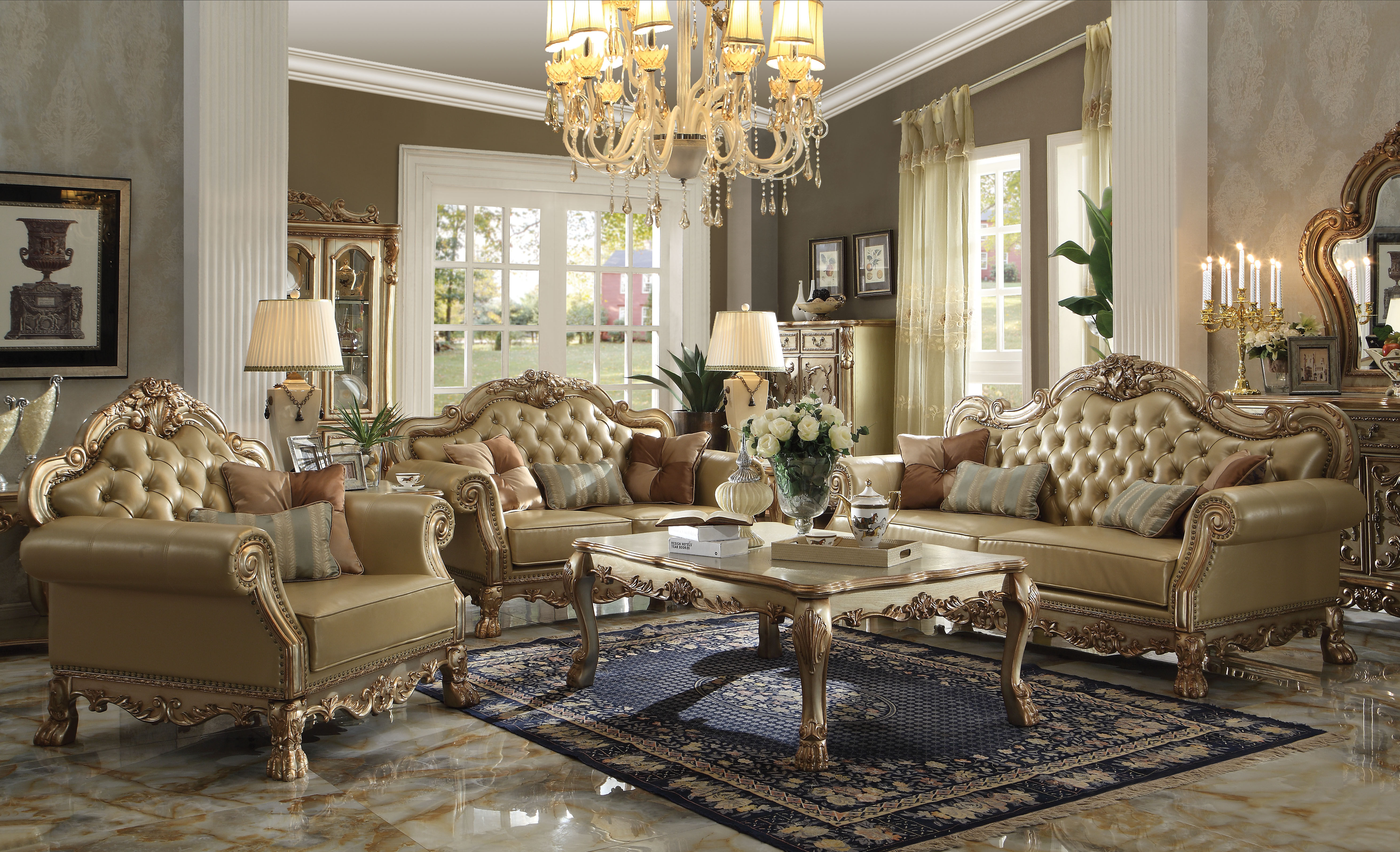 Sofa (w/4 Pillows)