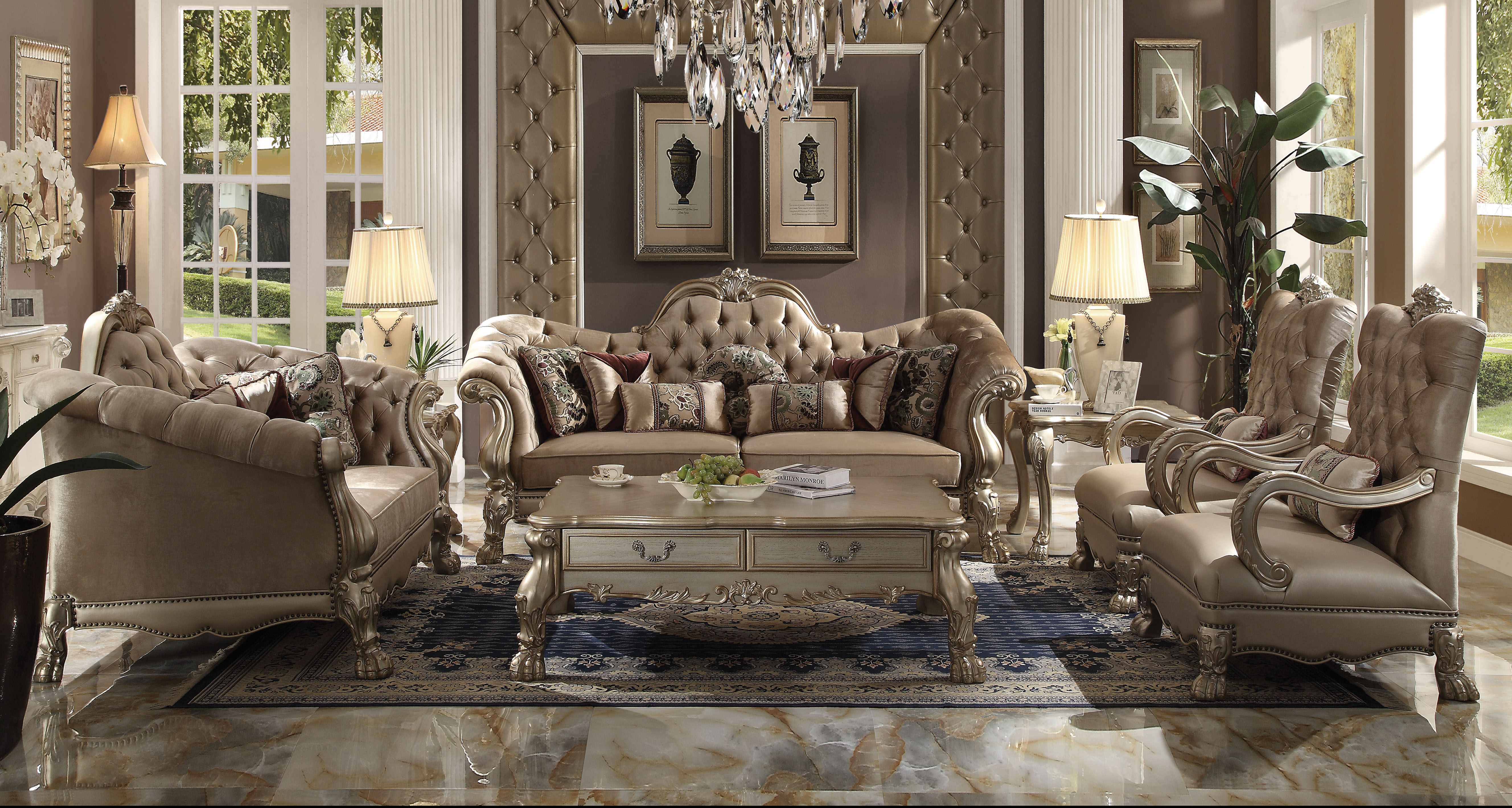 Sofa (w/7 Pillows)