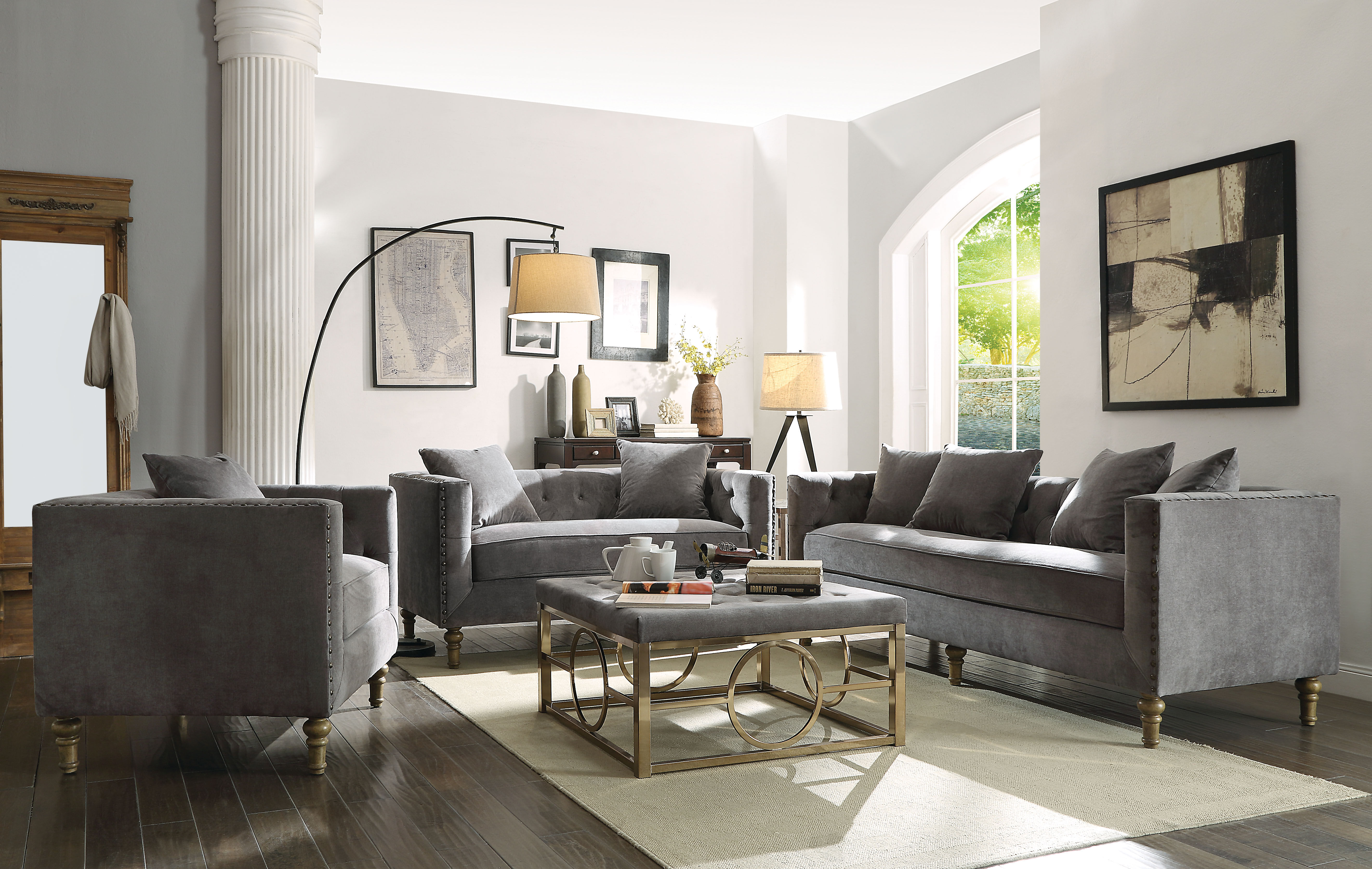 Sofa (w/4 Pillows)