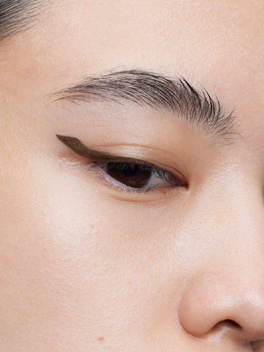 11.22 UZU swatch 525_02.jpg