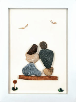 זוג יושב על ספסל