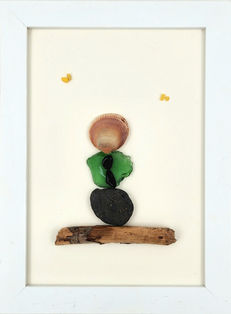 דמות יושבת על ספסל