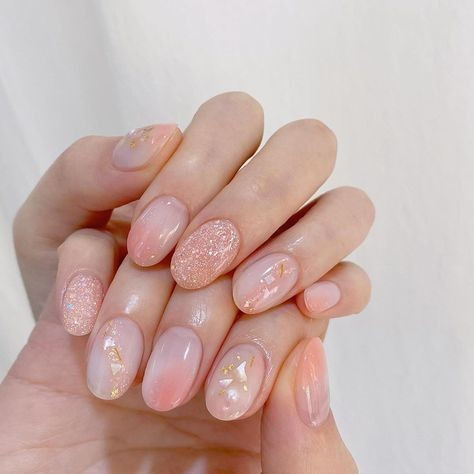 mau-mong-tay-dep-nhe-nhang-kim-tuyen-mau-hong-nude