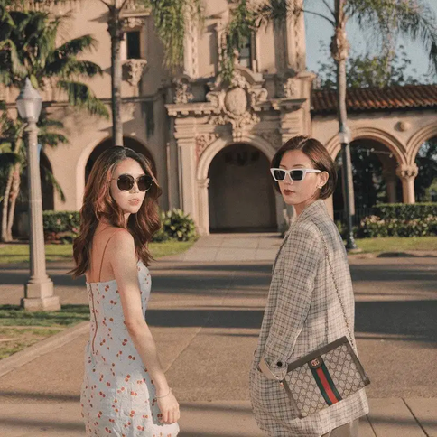 Phong cách Vintage Aesthetic là gì? Những item đặc trưng của phong cách này là gì?