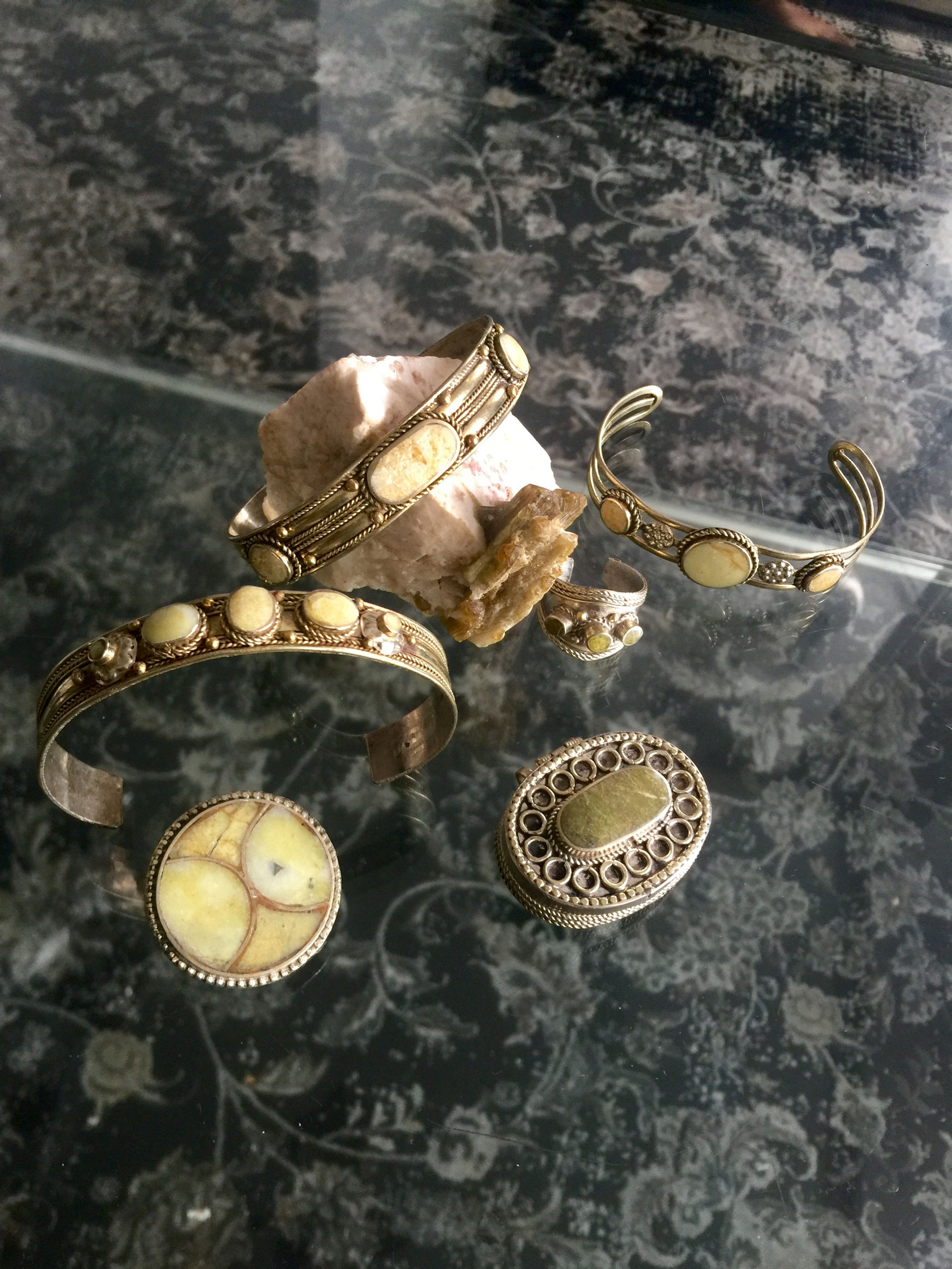 Crafted With Care: Vintage Jewelry Set for Any Occasion