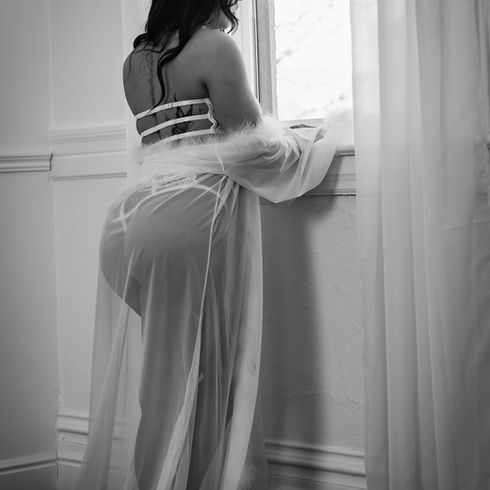 Unleash Your Inner Seductress: Enchanting Poses for Your Denver Boudoir Photoshoot