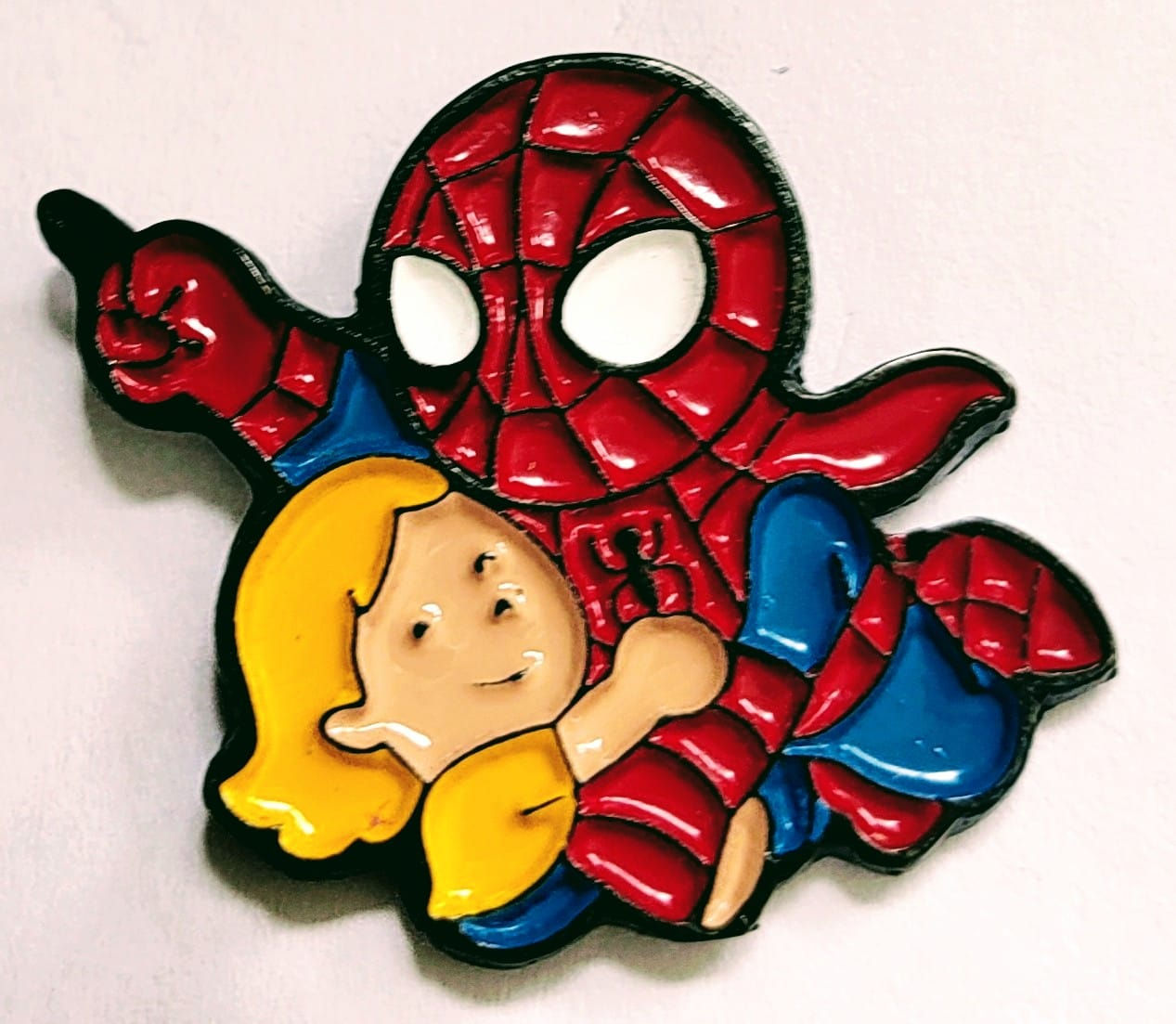 Pines - Spiderman con niña