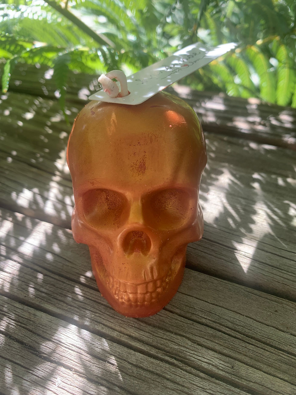 Thumbnail: Handmade skull-shaped soy candle 