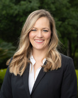 LinkedIn-ready business portrait taken by Paul Carrizales Photography in Houston