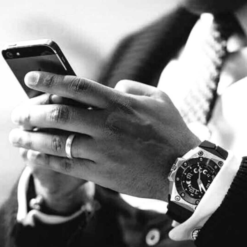 “Logo van Maison Exhale, luxueus erotisch massagesalon voor mannen”