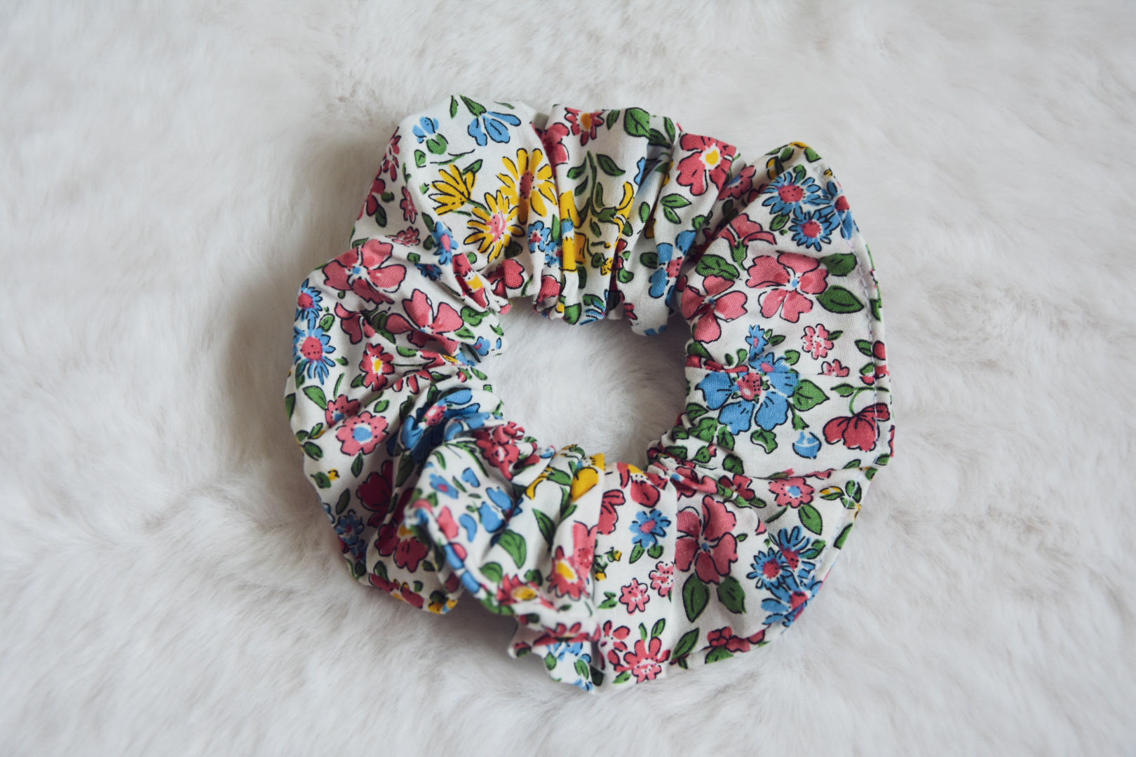 Chouchou en tissu coton blanc à fleurs