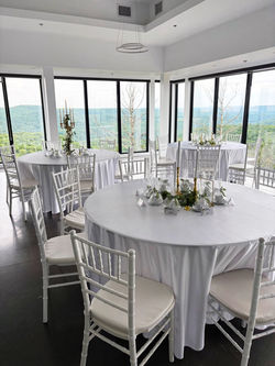 centre de table avec verdure naturelle à la montagne coupée