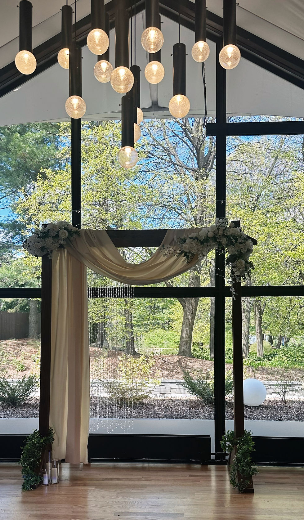 arche de cérémonie de mariage à la salle La toundra