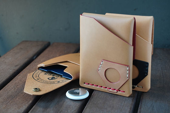 Base Wallet with AirTag holder | Tauruscamp Design