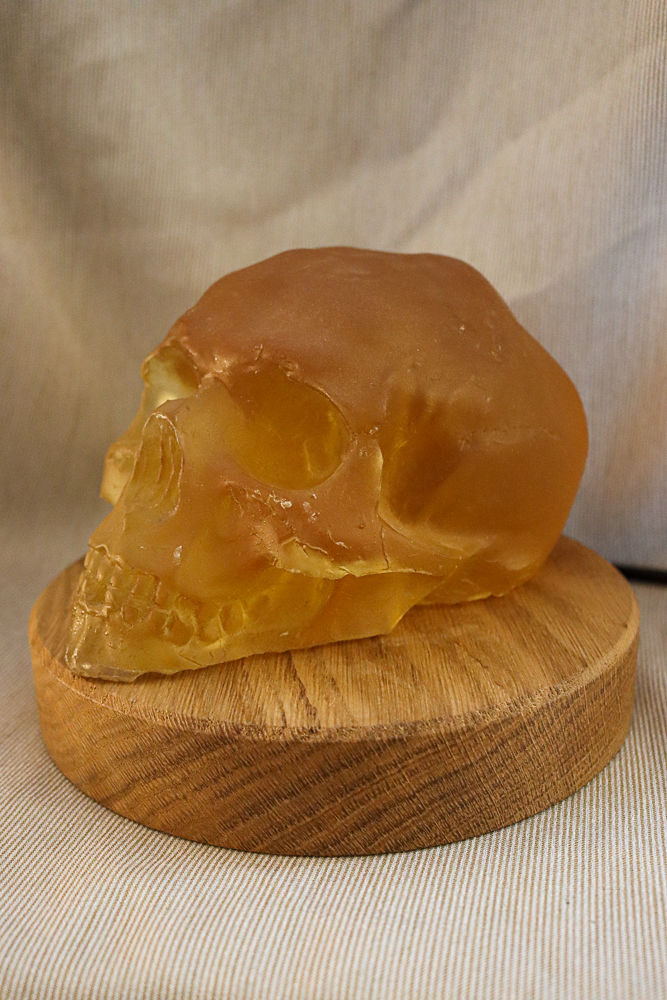 Miniaturbild: Totenkopf III aus Kunstharz gelb