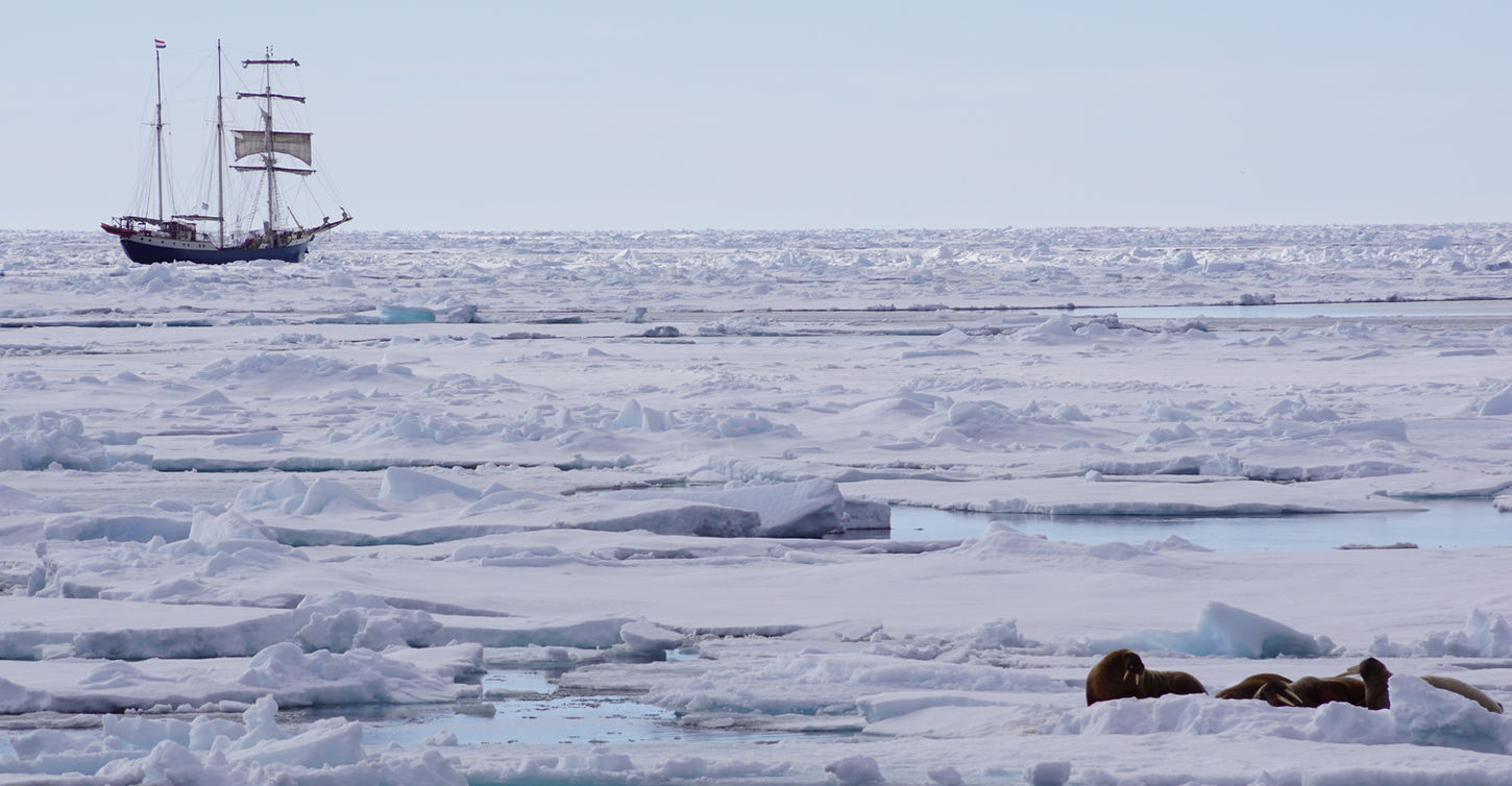 svalbard trekking tours