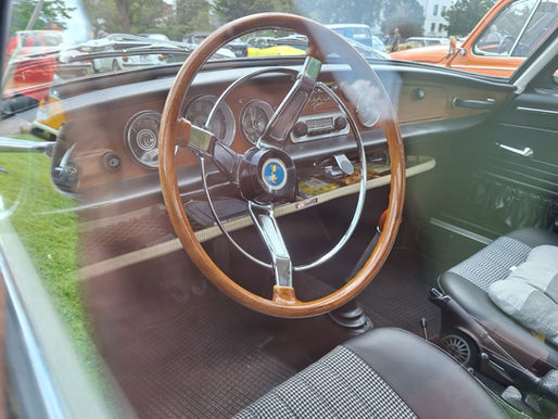Lenkrad eines Oldtimers