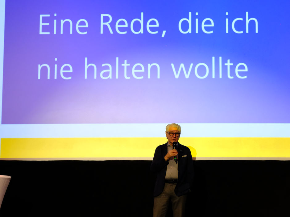 Gesellschaft vor Hass retten: Kult-Kommentator appelliert an Celler Jugendliche