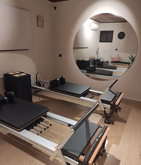 מראה עגולה לסטודיו פילאטיס