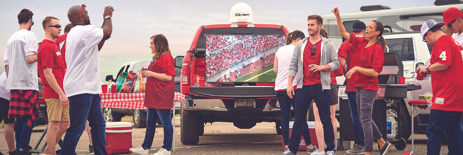 tailgating crowd
