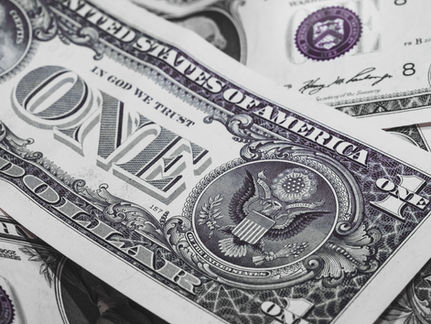 Dólar tem leve queda de -0,10% e fecha em R$ 5,51 à espera de juros no Brasil e nos EUA