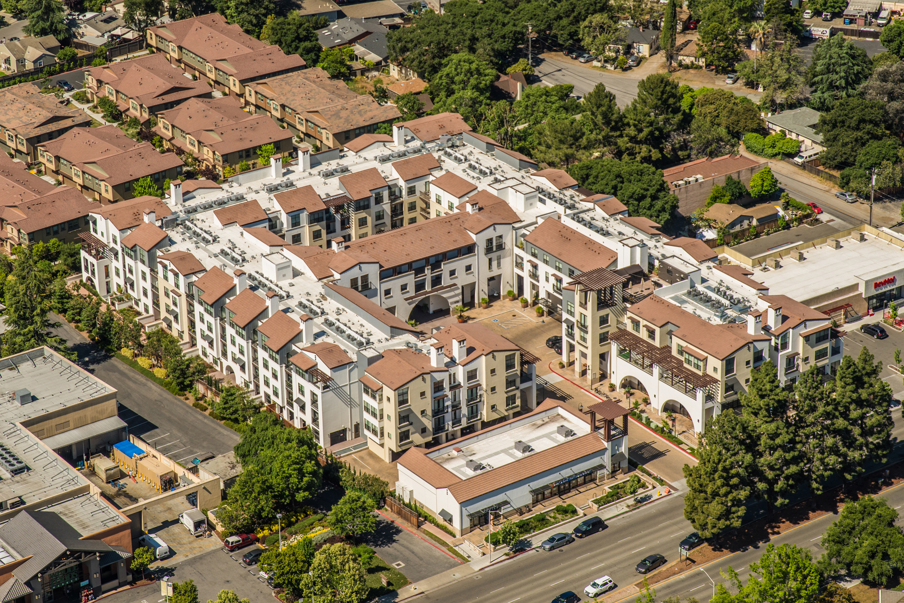 Colonnade, Los Altos