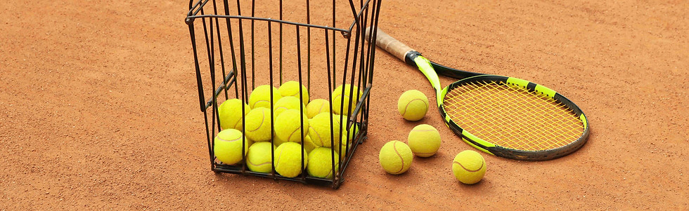 racket-and-basket-with-balls-on-clay-court-2026-01-09-10-10-34-utc.jpg