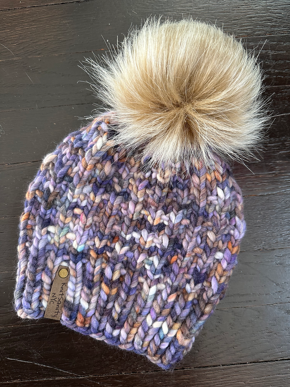 Thumbnail: Textured and Ribbed Luxury Merino Wool Super Bulky Pom Pom Hat - Trompo