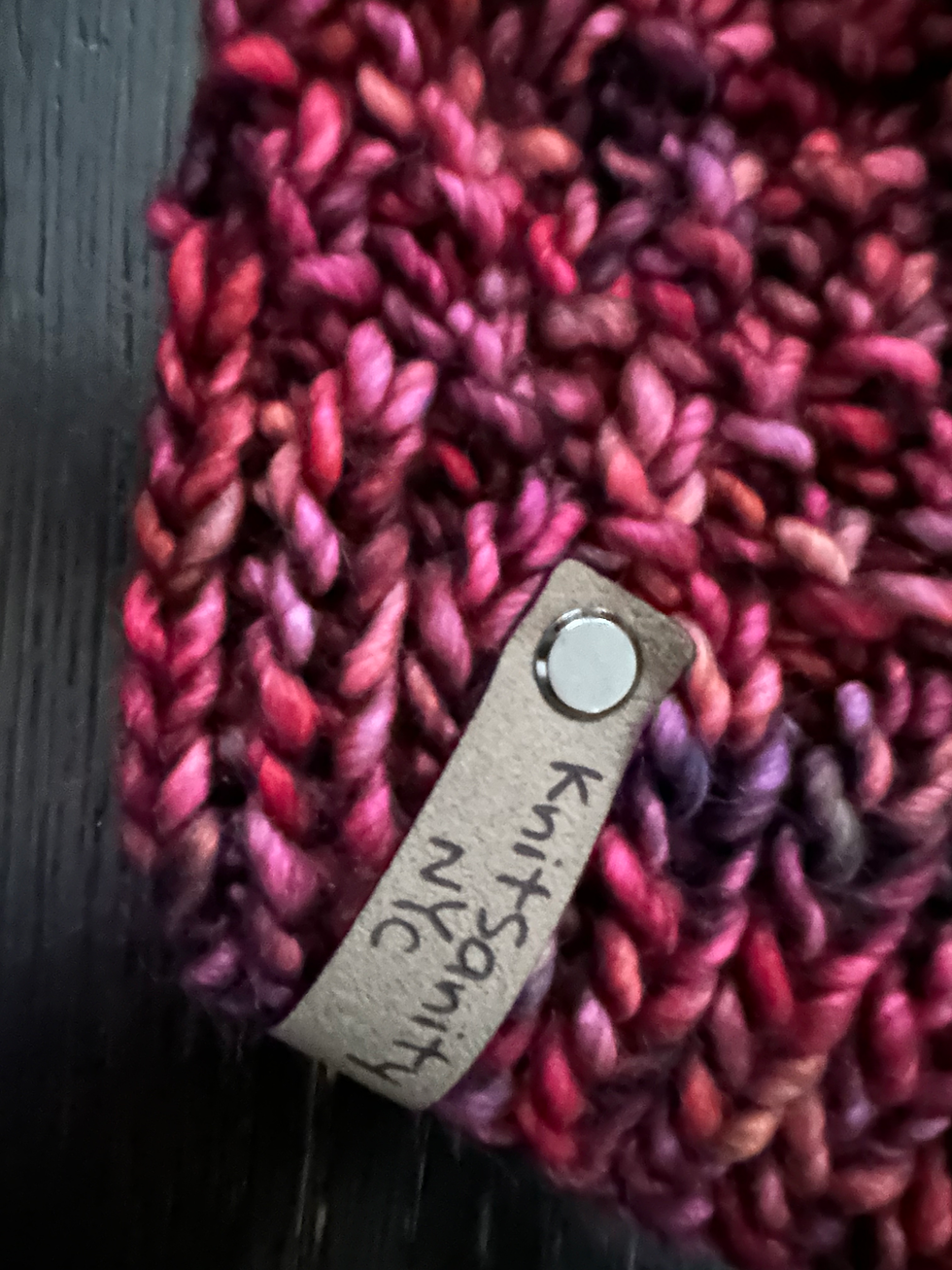 Thumbnail: Textured and Ribbed Luxury Merino Wool Light Bulky Pom Pom Hat - Sedimentario