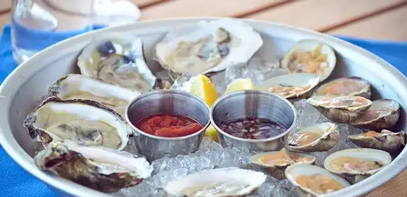 Breakwater_Stonington_food_oysters_clams.webp