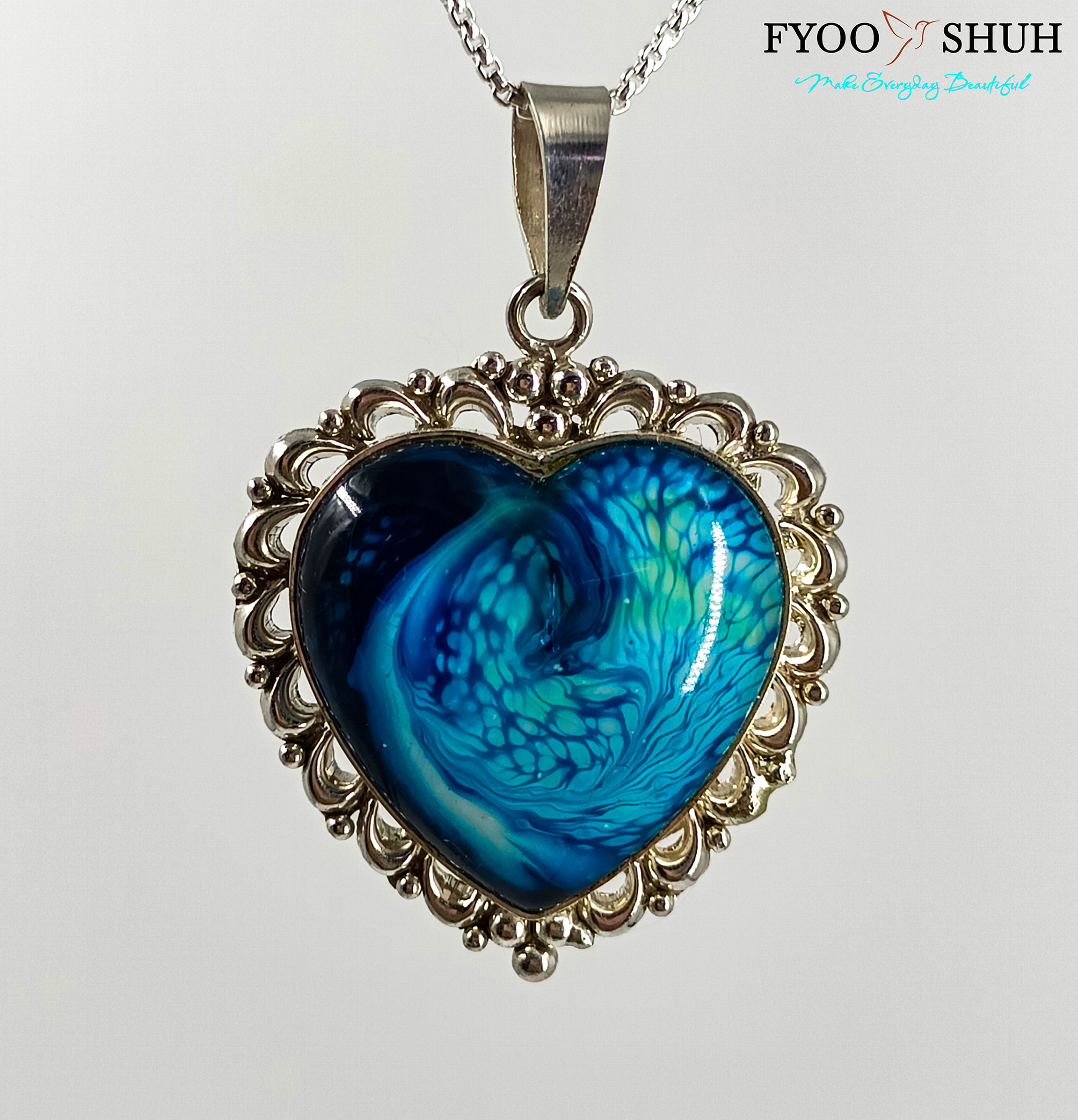 Blue oceans pendant in vintage frame