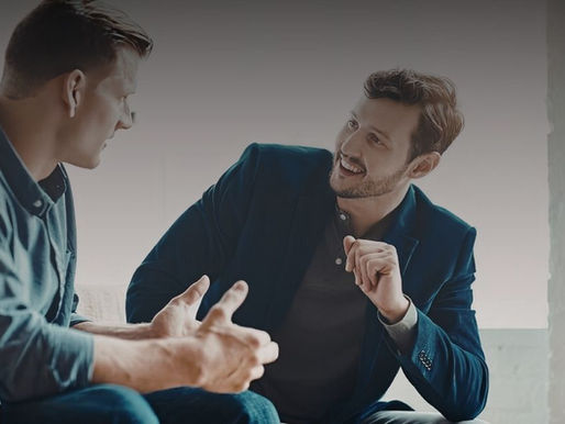 Twee ondernemers in gesprek over DGA-salaris en financieel advies