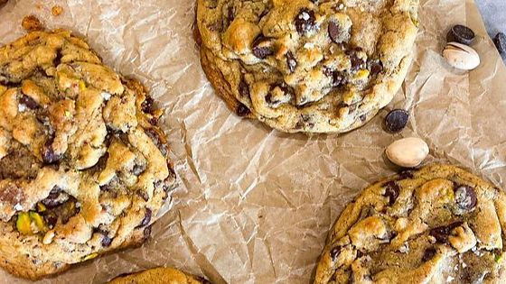 Dark Chocolate Chip Pistachio Cookies