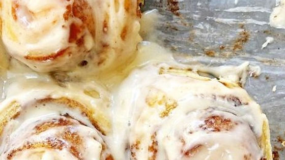 ★ Jumbo Cinnamon Rolls