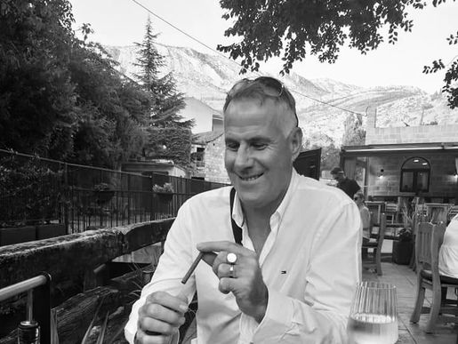 BEZIMENI PJESNIK