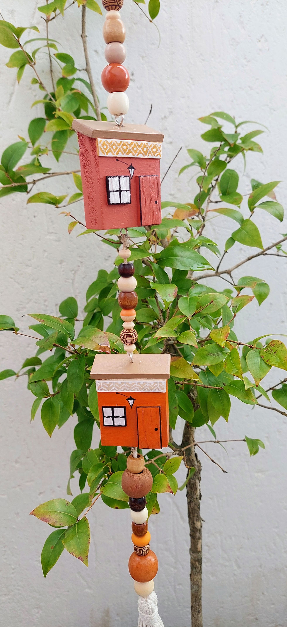 Miniatura: FIO COM 02 CASINHAS E MIÇANGAS EM MADEIRA